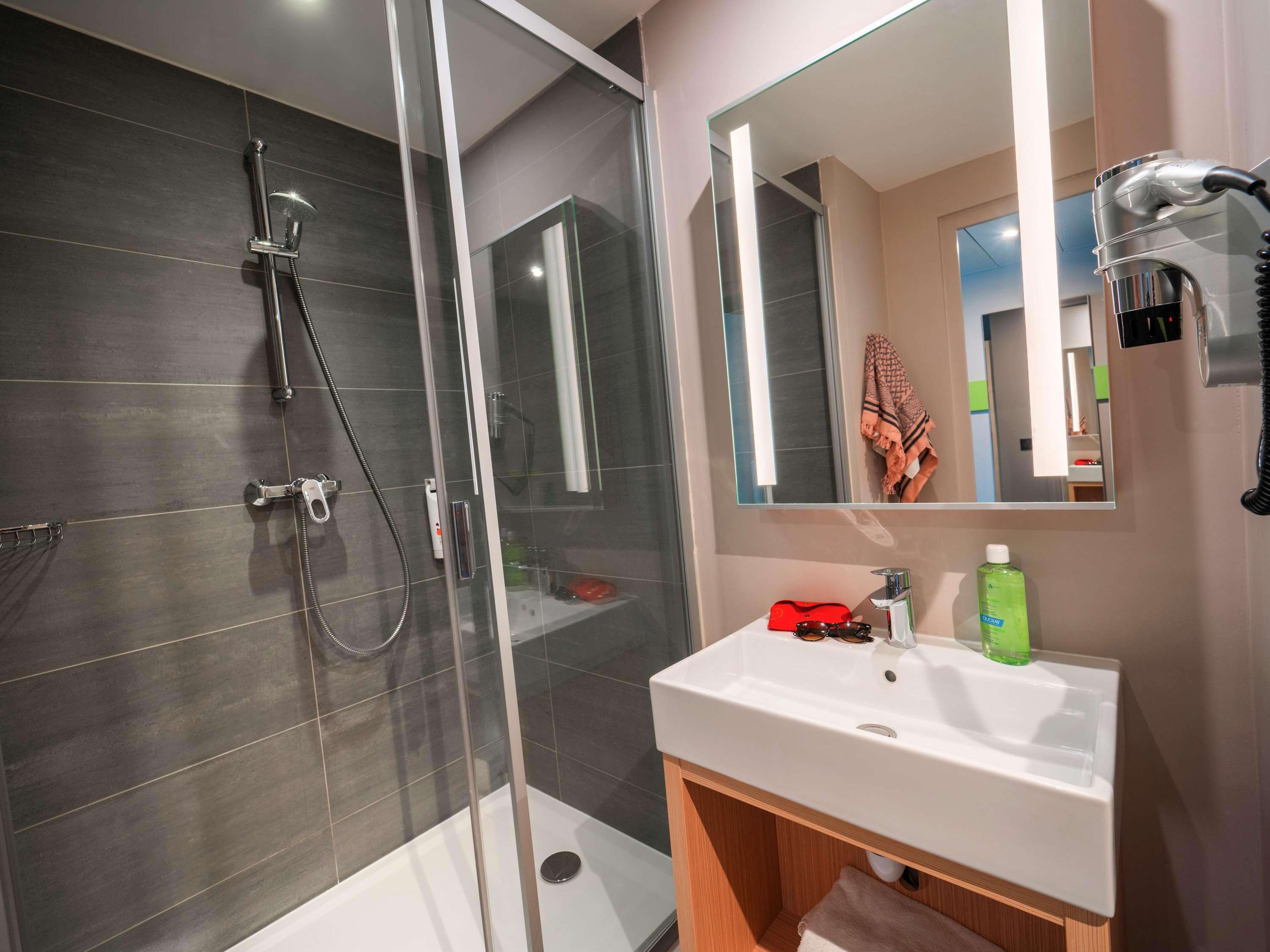 Ibis Styles Clamart Gare Grand Paris Bagian luar foto